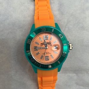 Great watch to have when going to do any water sports 🌊 brand new